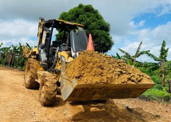 Alcaldia de Bayaguana acondiciona caminos que beneficiará a más de 150 productores