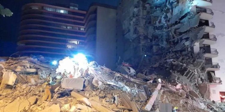 Se desploma parte de edificio al norte de Miami Beach, al menos un muerto confirmado