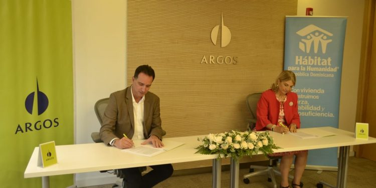 Argos y Hábitat firman acuerdos para  mejorar las condiciones de viviendas a familias dominicanas