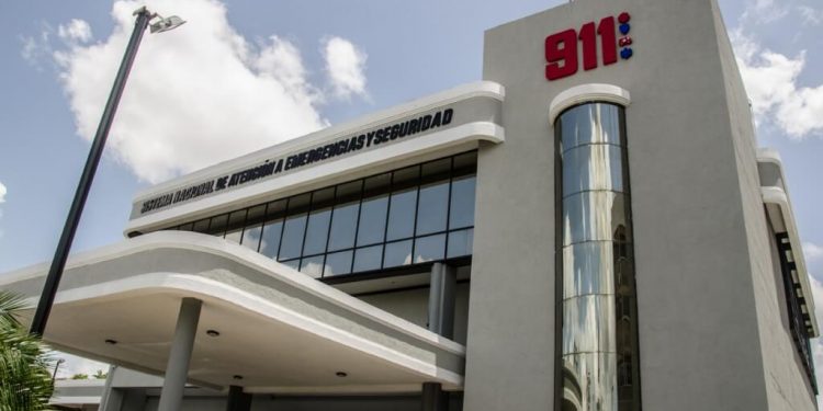 Empleados del 911 protestan por abusos en el Sistema Nacional de Emergencia