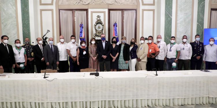 Abinader reconoce labor de rescatistas del Teleférico de Puerto Plata