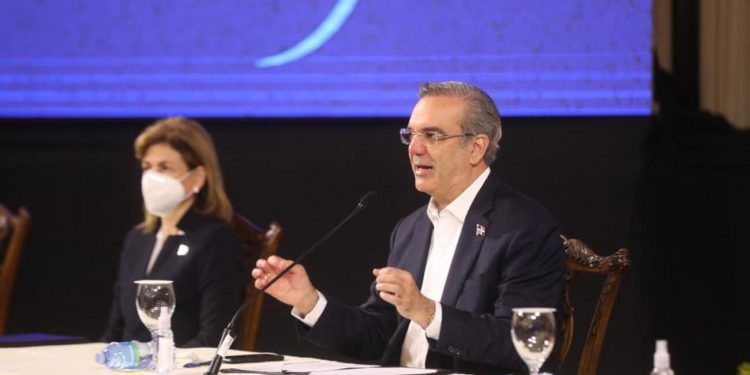 Presidente Abinader presenta Compromiso Nacional por el Agua