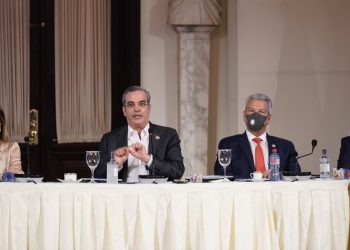 Abinader afirma que alza de precios se debe a factores exclusivamente externos; busca consenso