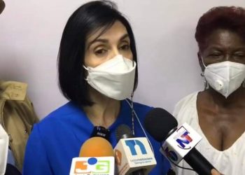 Primera dama participa de mesa de trabajo con líderes comunitarios de Monte Plata