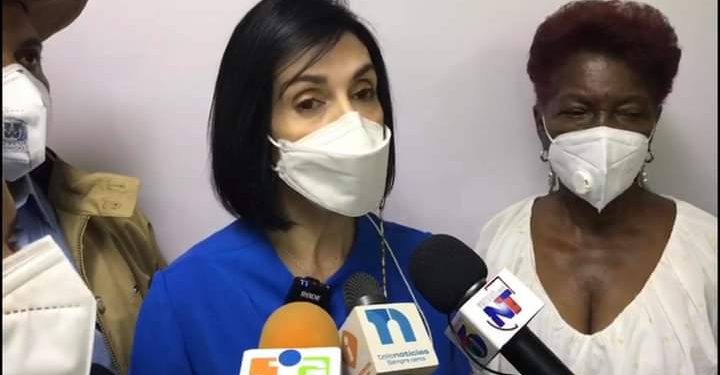 Primera dama participa de mesa de trabajo con líderes comunitarios de Monte Plata