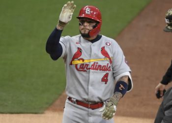 Yadi se acerca a Bench en hits como receptor