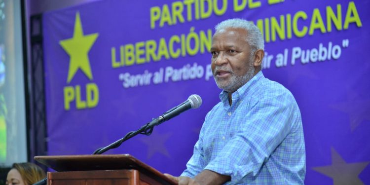 Melanio Paredes motiva a miembros y dirigentes del PLD a “No dormirse en sus laureles” y trabajar con entusiasmo.