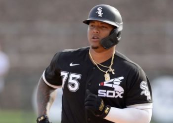 Yermín Mercedes anuncia que se retira por tiempo indefinido del béisbol