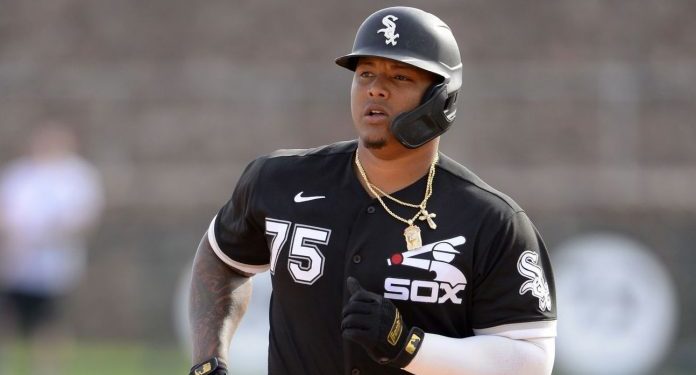 Yermín Mercedes anuncia que se retira por tiempo indefinido del béisbol