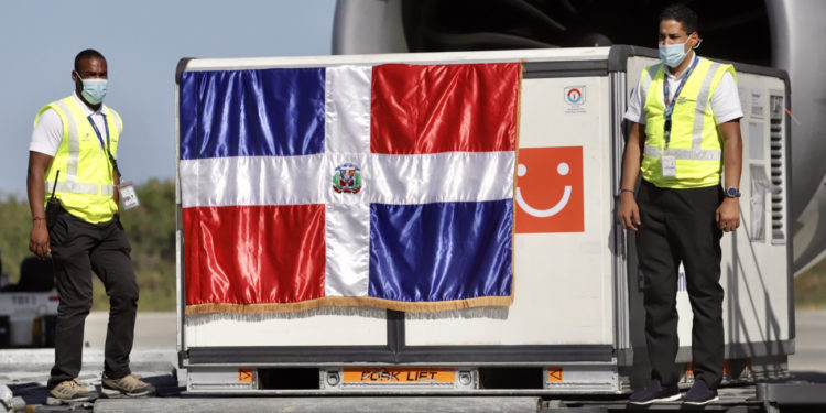 El país recibe lote de 136,890 dosis de vacunas Pfizer