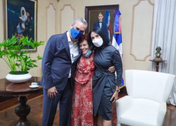 Presidente Abinader y primera dama reciben a la hija de Charles Chaplin