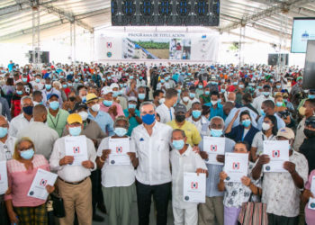 Luis Abinader entrega tres mil títulos de propiedad en el fin de semana