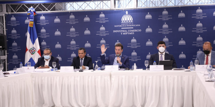 Aprueban instalación de 13 nuevas empresas de zonas francas