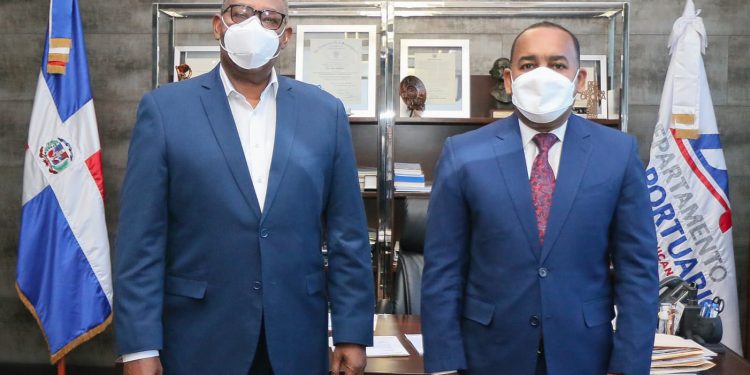 Director del Departamento Aeroportuario y candidato a rector UASD tratan inclusión de carrera en Administración y Gestión Aeroportuaria