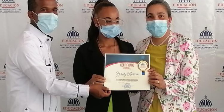 Distrito Educativo 17 – 04 de Sabana Grande de Boyá reconoce labor al mérito docente