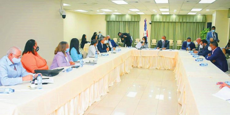 Ministerio de la Mujer presentó propuestas ante Senado sobre proyecto de reforma al Código Penal