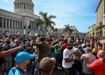 Miles de cubanos reclaman libertad en protestas antigubernamentales