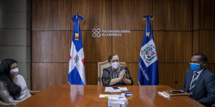 Procuradora General y fiscal de Santiago coordinan acciones contra el crimen organizado