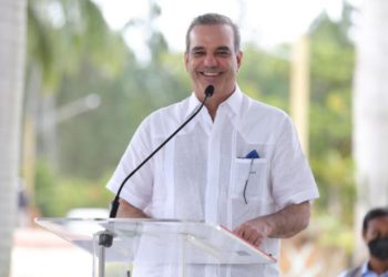 Presidente Abinader cumple este lunes 54 años de edad