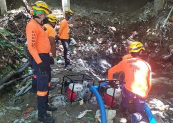 Encuentran cadáver de niño arrastrado por cañada