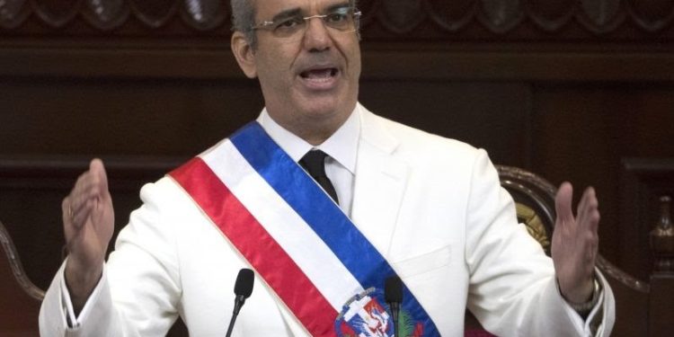 Luis Abinader el tercer presidente mejor valorado según estudio