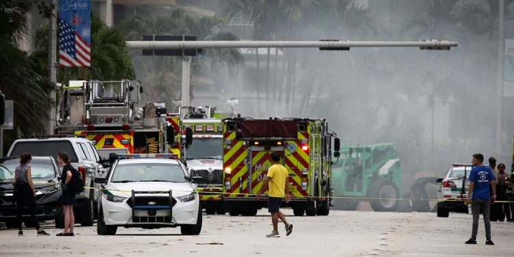 Otro derrumbe en EE. UU. Colapsó un edificio en construcción en Kennedy
