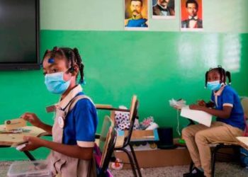 Los estudiantes dominicanos prefieren las clases presenciales, según estudio