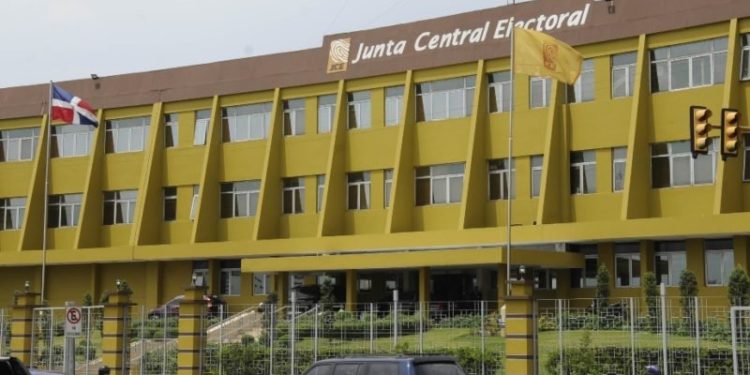 JCE acoge sentencia del TSA; declara  FP y PRD como partidos mayoritarios