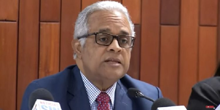 Ex ministro de salud dice es apresurada la desescalada que lleva a cabo el Gobierno