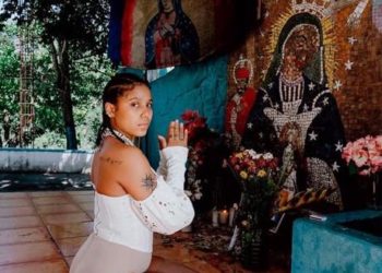 Imponen un sueldo mínimo y un año sin visitar Jarabacoa a Tokisha por tomarse fotos en la Virgen