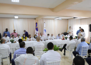 Presidente Luis Abinader anuncia construcción de UASD-AZUA, acueductos y becas universitarias