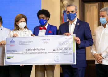 Presidente Abinader entrega más de 50 millones de pesos a atletas que participaron en Juegos Olímpicos Tokio 2020