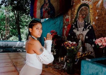 Tokischa posa semidesnuda en santuario de la virgen en Jarabacoa
