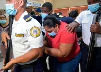 Dictan un año de prisión preventiva contra mujer acusada de quemar a su hija