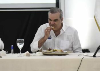 En medio de peste porcina Luis Abinader vuelve a consumir carne de cerdo y dice que es su favorita