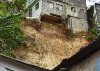 Al menos 12 familias evacuadas tras deslizamientos de tierra en Santo Domingo Este