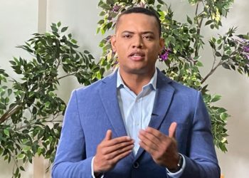 A un año del Gobierno del PRM volvieron los apagones generando inconvenientes en hogares, empresas y pequeños negocios, denuncia Gaddis Corporán