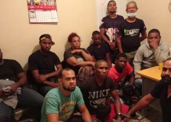 Armada Dominicana apresa 11 personas se iban en yola por Sabana de la Mar