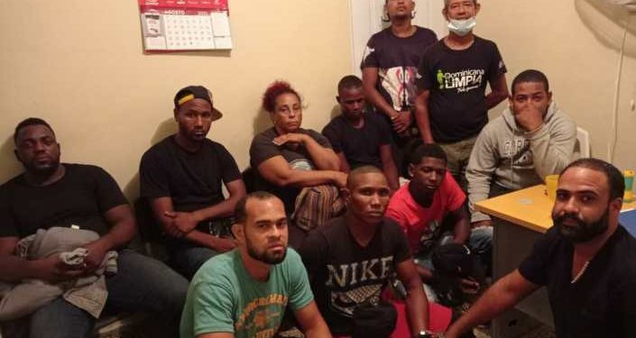 Armada Dominicana apresa 11 personas se iban en yola por Sabana de la Mar