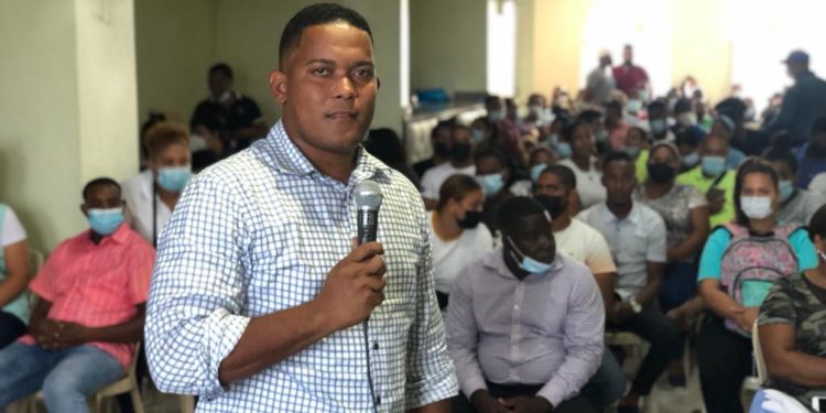 Aspirante municipal a la presidencia del PRM lanza proyecto “Renovación Política” para impulsar formación académica de jóvenes en SDN