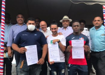 Alcalde de Bayaguana premia atletas que ganaron medallas en olimpiadas