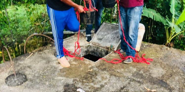 Trabajan en mantenimiento de depósitos de agua en Peralvillo