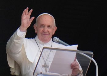 Amenaza al papa Francisco: le enviaron una carta con tres balas