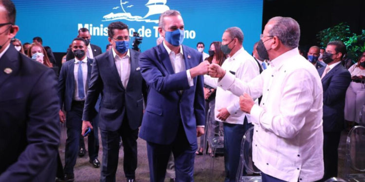 Llegan cerca de dos millones y medio de turistas al país en siete meses