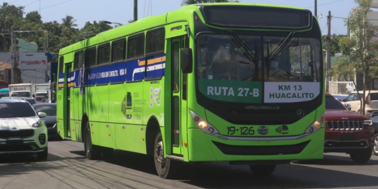 Propinan una puñalada a un chófer de OMSA en Santo Domingo Este