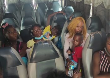 Apresan un autobús transportaba 45 haitianos indocumentados