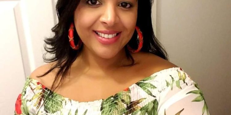 Hombre le lleva ramo de rosas a mujer y luego le roció ácido del diablo