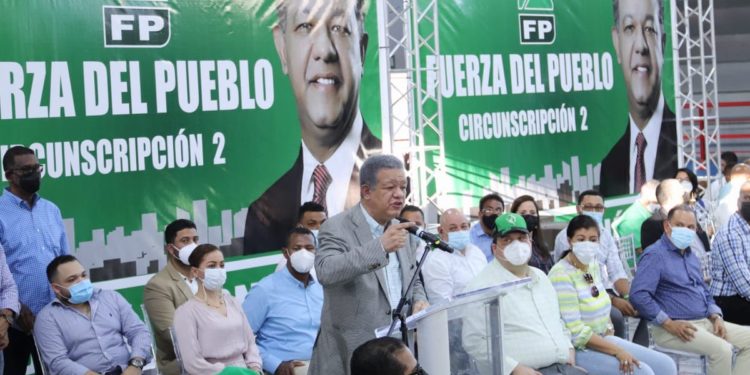 Leonel Fernández dinamiza actividad política fin de semana en Santiago