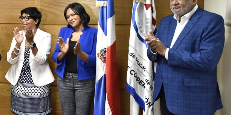 Periodista Diulka Pérez es promovida a directora ejecutiva del Plan Estratégico Institucional del MINERD