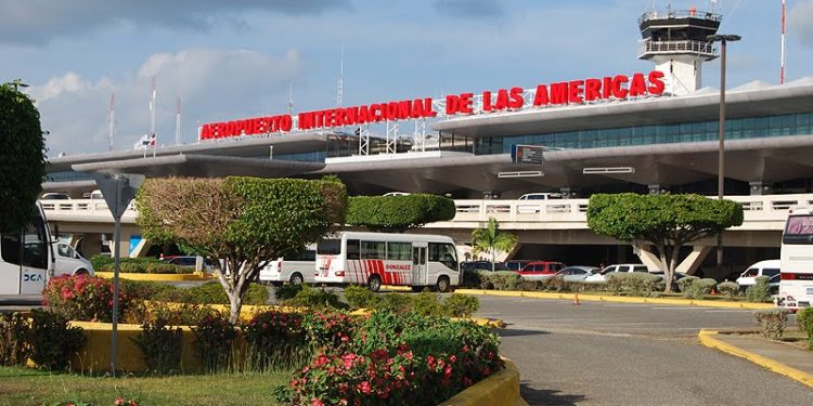 Cambian todo el personal del DNI en el AILA